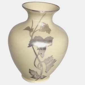 THOMAS IVORY BAVERIA GERMANY SILVER FOLAITE VASE